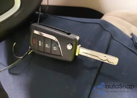 2022 Toyota Camry Le z USA, uszkodzony, nr VIN 4T1C11AK1NU675092